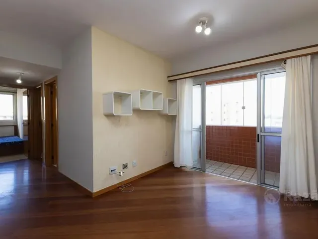 Apartamento 3 quartos e 2 banheiros, para alugar, no bairro Cristo Rei em Curitiba
