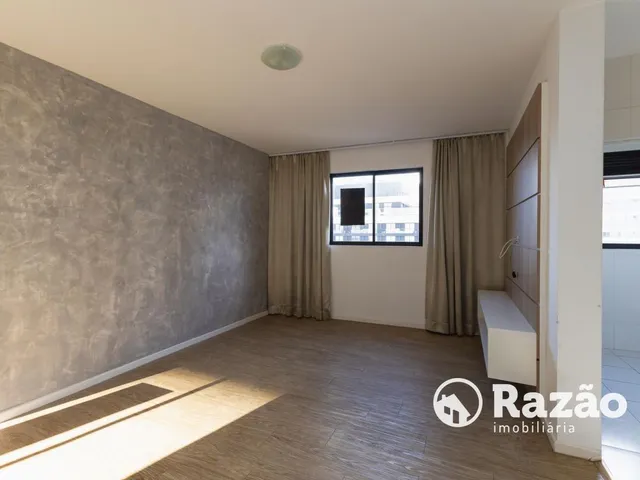Apartamento 2 quartos e 1 banheiro, para alugar, no bairro Centro em Curitiba