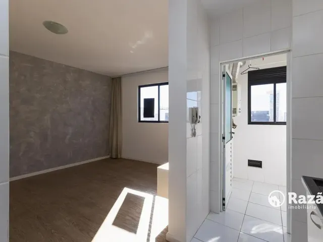 Apartamento 2 quartos e 1 banheiro, para alugar, no bairro Centro em Curitiba