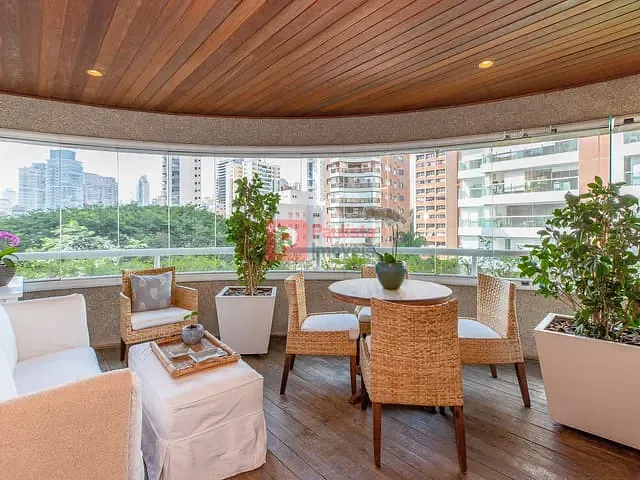 Apartamento com 243m² 3 quartos e 4 banheiros, à venda, no bairro Moema em São Paulo