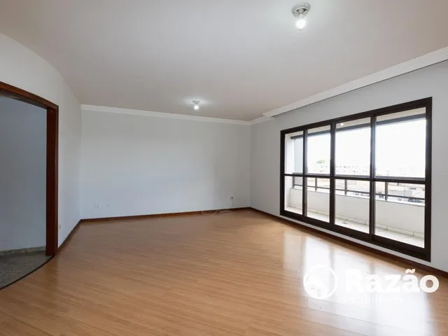 Apartamento 3 quartos e 4 banheiros, para alugar, no bairro Cristo Rei em Curitiba