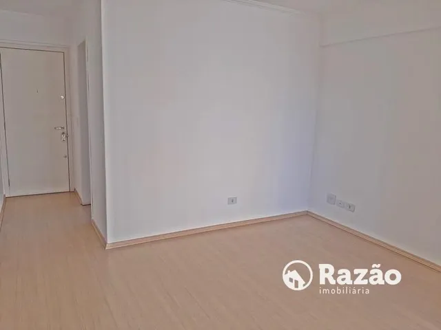 Apartamento 3 quartos e 2 banheiros, para alugar, no bairro Capão Raso em Curitiba