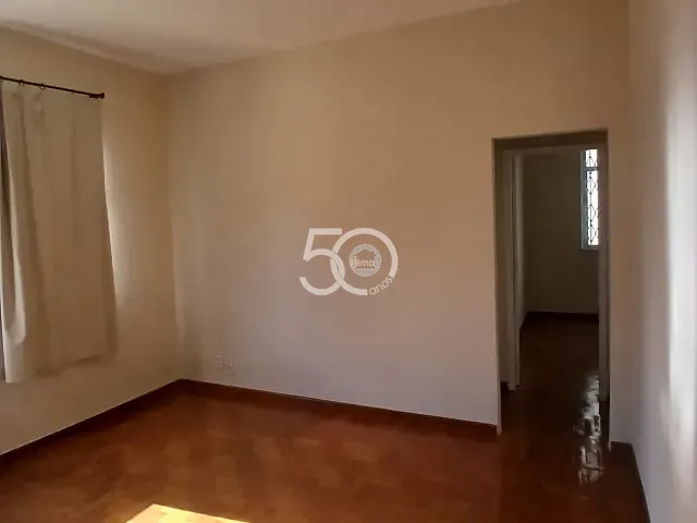 Apartamento com 52m² 2 quartos e 1 banheiro, para alugar, no bairro Irajá em Rio de Janeiro
