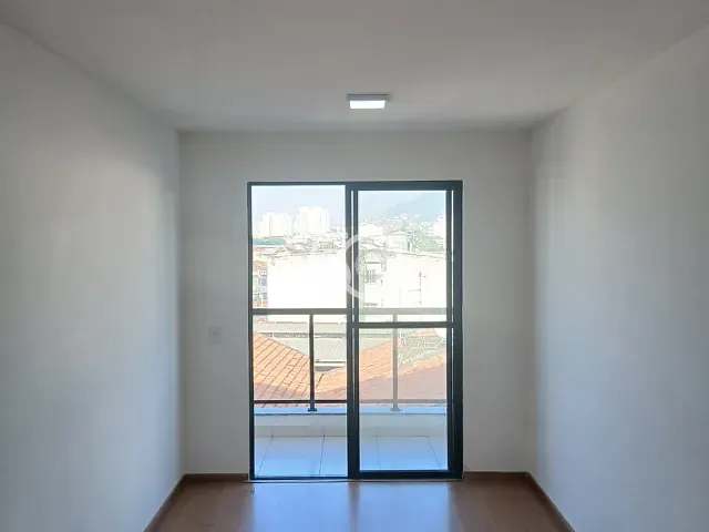 Apartamento 2 quartos e 2 banheiros, para alugar, no bairro Irajá em Rio de Janeiro