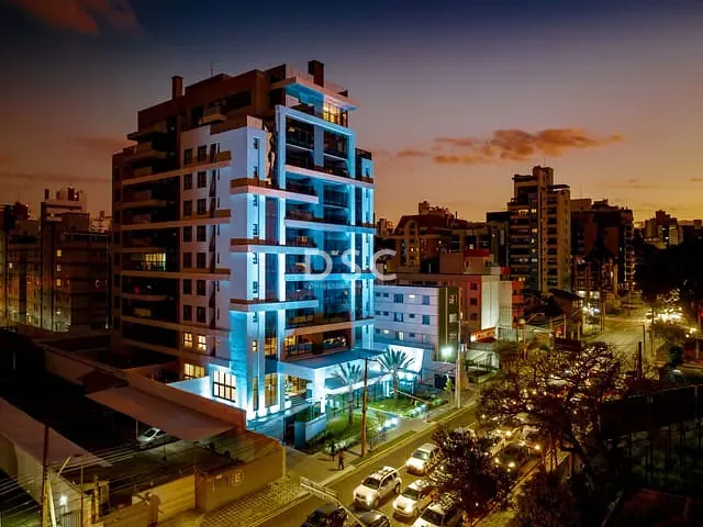 Apartamento 3 quartos e 4 banheiros, à venda, no bairro Champagnat em Curitiba