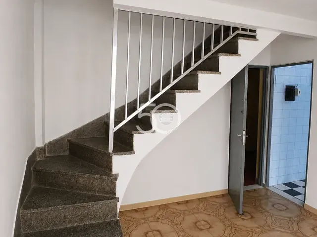Apartamento com 60m² 2 quartos e 1 banheiro, para alugar, no bairro Vila Kosmos em Rio de Janeiro