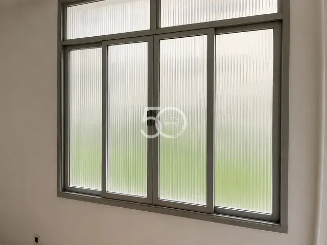 Apartamento com 60m² 2 quartos e 1 banheiro, para alugar, no bairro Vila Kosmos em Rio de Janeiro