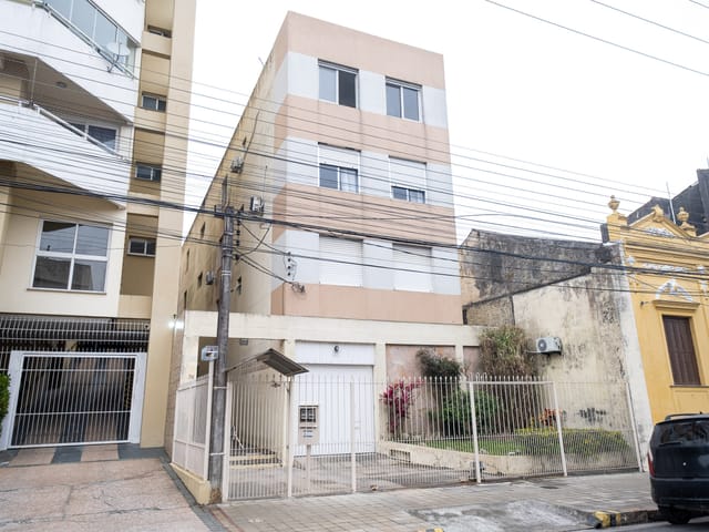 Apartamento com 42m² 2 quartos e 2 banheiros, para alugar, no bairro Centro em Pelotas