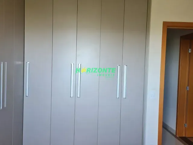 Apartamento 3 quartos e 2 banheiros, à venda ou para alugar, no bairro Urbanova em Avenida Maria de Lourdes Friggi