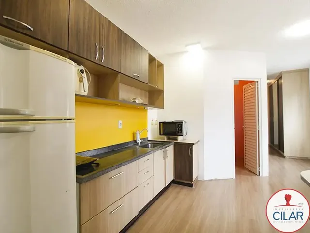 Apartamento 2 quartos e 1 banheiro, para alugar, no bairro Centro em Curitiba