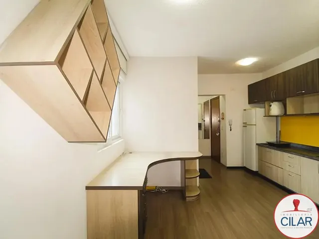 Apartamento 2 quartos e 1 banheiro, para alugar, no bairro Centro em Curitiba