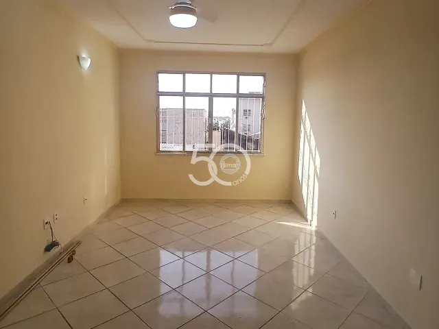 Apartamento com 88m² 2 quartos e 1 banheiro, para alugar, no bairro Irajá em Rio de Janeiro