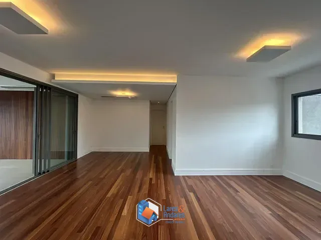 Apartamento com 160m² 3 quartos e 5 banheiros, à venda, no bairro Vila Nova Conceição em São Paulo