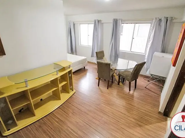 Apartamento 1 quarto e 1 banheiro, para alugar, no bairro Centro em Curitiba