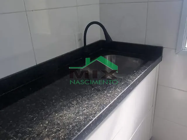 Apartamento com 28m² 1 quarto e 1 banheiro, para alugar, no bairro Vila São Pedro em Santo André