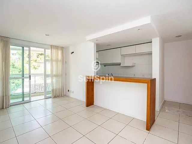 Apartamento 2 quartos e 1 banheiro, para alugar, no bairro São Francisco em Niterói