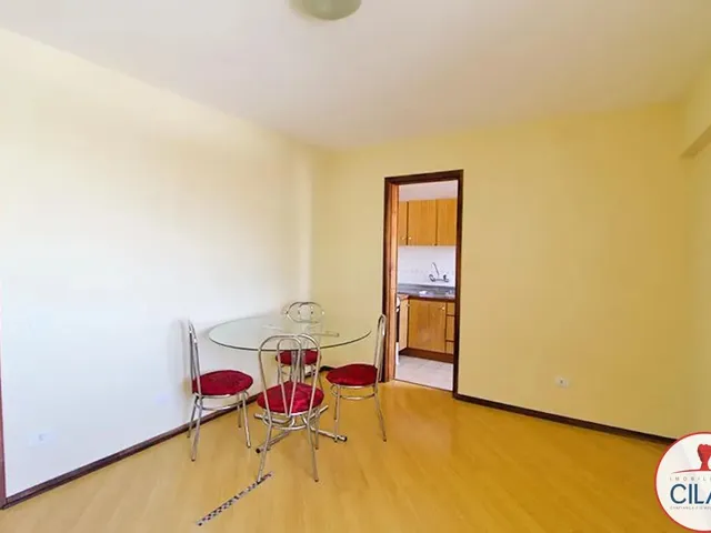 Apartamento 1 quarto e 1 banheiro, para alugar, no bairro Centro em Curitiba