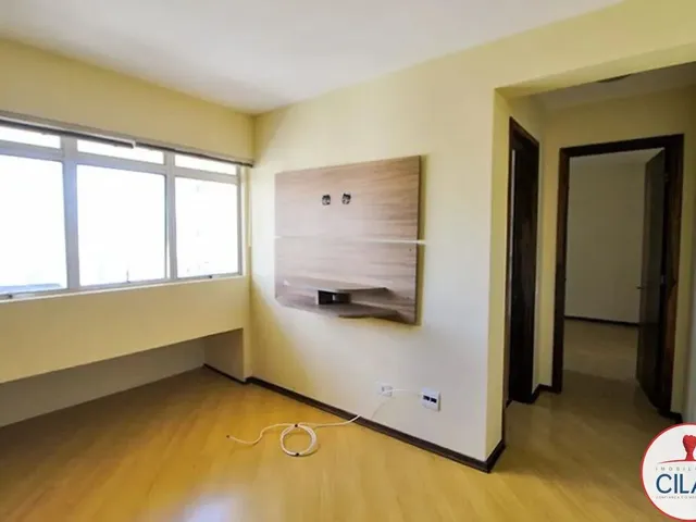 Apartamento 1 quarto e 1 banheiro, para alugar, no bairro Centro em Curitiba