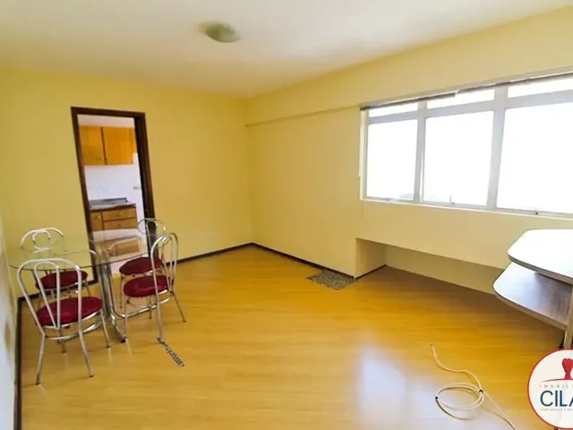 Apartamento 1 quarto e 1 banheiro, para alugar, no bairro Centro em Curitiba