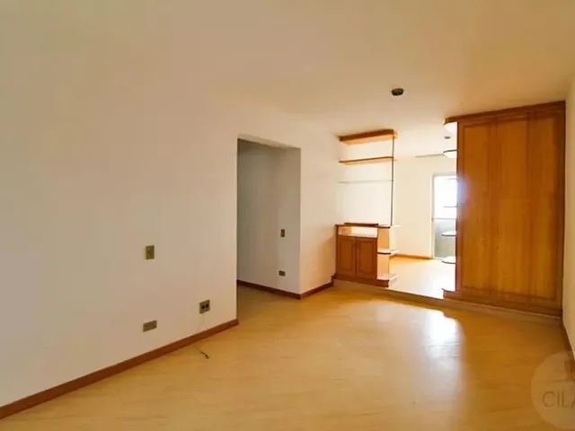 Apartamento 1 quarto e 1 banheiro, para alugar, no bairro Centro em Curitiba