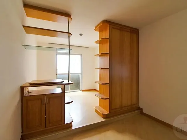 Apartamento 1 quarto e 1 banheiro, para alugar, no bairro Centro em Curitiba