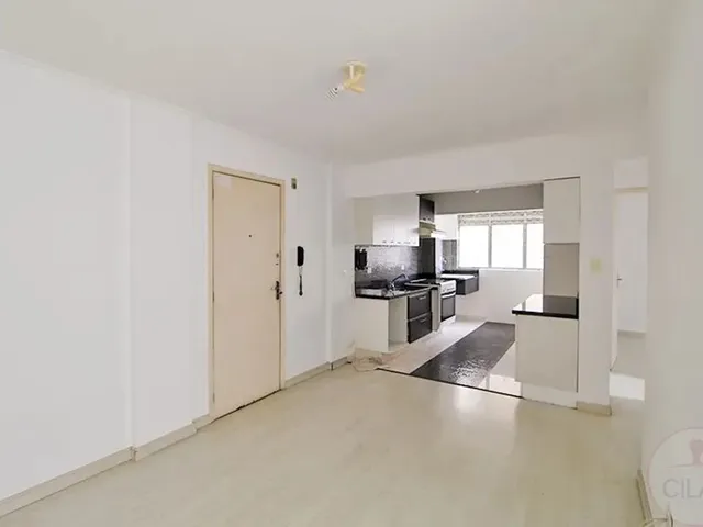 Apartamento 2 quartos e 1 banheiro, para alugar, no bairro Água Verde em Curitiba