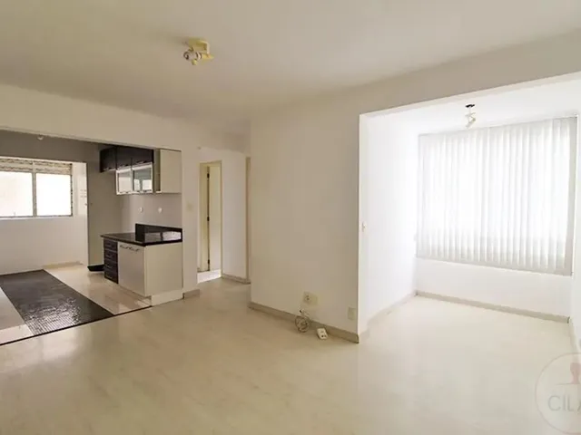 Apartamento 2 quartos e 1 banheiro, para alugar, no bairro Água Verde em Curitiba