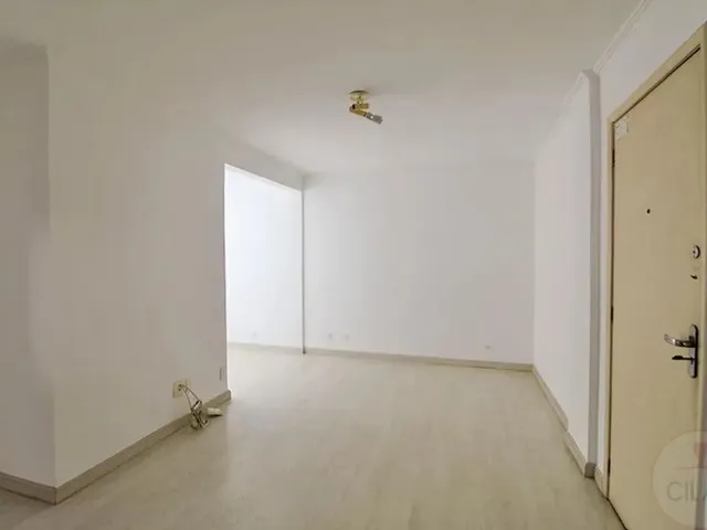 Apartamento 2 quartos e 1 banheiro, para alugar, no bairro Água Verde em Curitiba