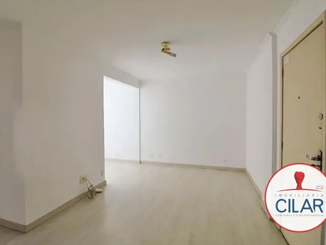 Apartamento 2 quartos e 1 banheiro, para alugar, no bairro Água Verde em Curitiba