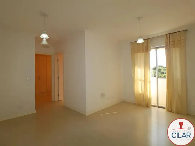 Apartamento 2 quartos e 1 banheiro, para alugar, no bairro Campo Comprido em Curitiba