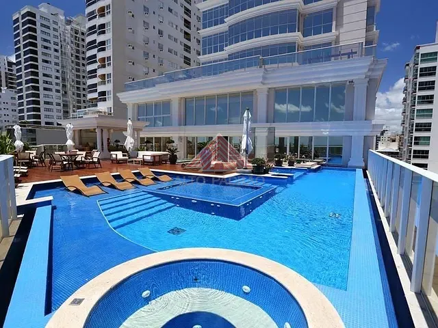 Apartamento com 317m² 4 quartos e 5 banheiros, à venda, no bairro Centro em Balneário Camboriú