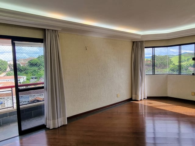 Apartamento com 225m² 4 quartos e 1 banheiro, à venda, no bairro Centro em Guaratinguetá