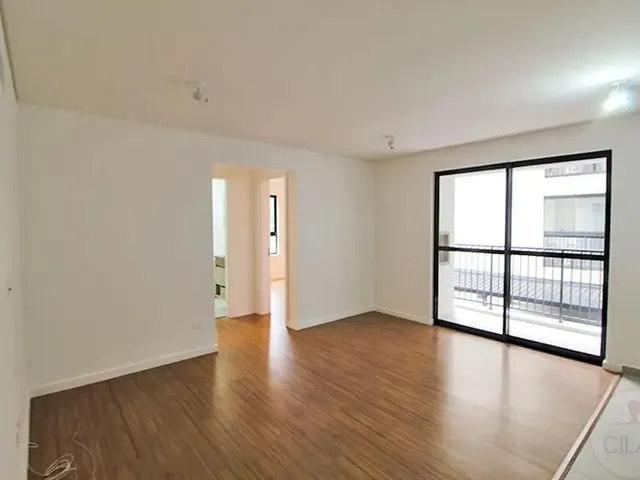 Apartamento 2 quartos e 2 banheiros, para alugar, no bairro Portão em Curitiba