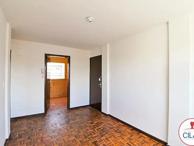 Apartamento 2 quartos e 1 banheiro, para alugar, no bairro Água Verde em Curitiba