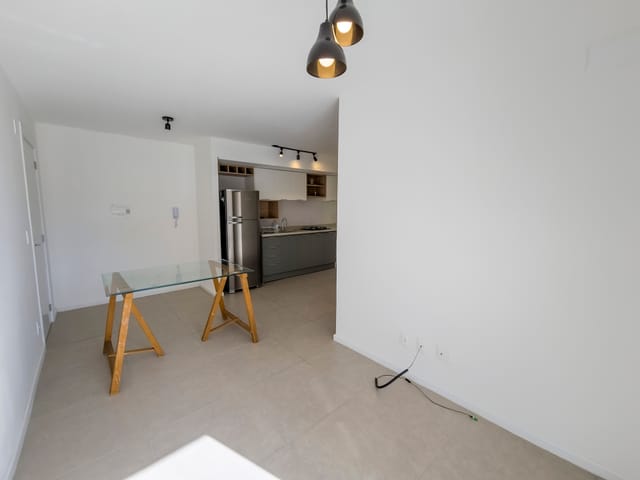 Apartamento com 62m² 2 quartos e 1 banheiro, para alugar, no bairro Centro em Pelotas