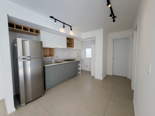 Apartamento com 62m² 2 quartos e 1 banheiro, para alugar, no bairro Centro em Pelotas