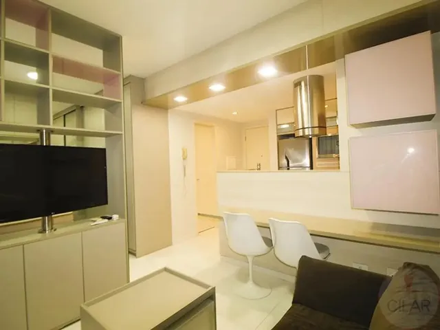 Apartamento 1 quarto e 1 banheiro, para alugar, no bairro Centro em Curitiba