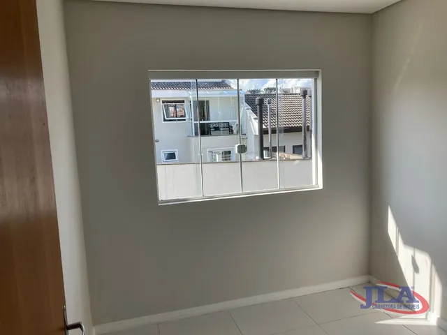 Apartamento 2 quartos e 1 banheiro, para alugar, no bairro Cajuru em Curitiba