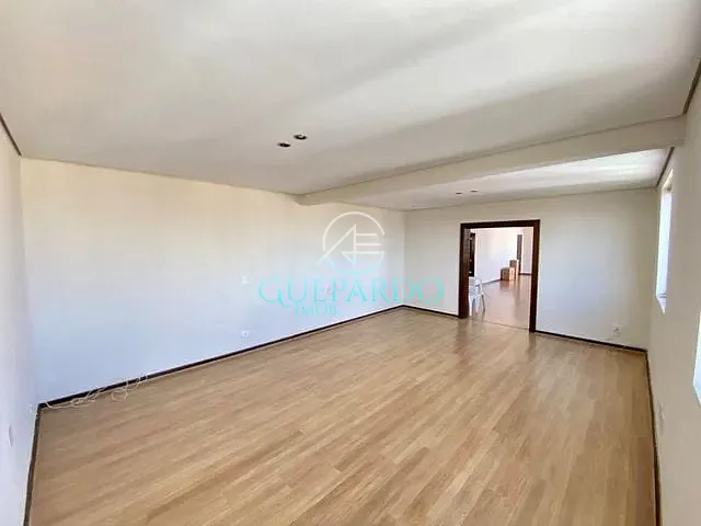 Apartamento com 256m² 4 quartos e 4 banheiros, à venda, no bairro Centro em Londrina