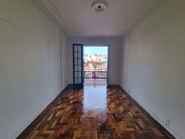 Apartamento 2 quartos e 1 banheiro, à venda, no bairro Moinhos de Vento em Porto Alegre