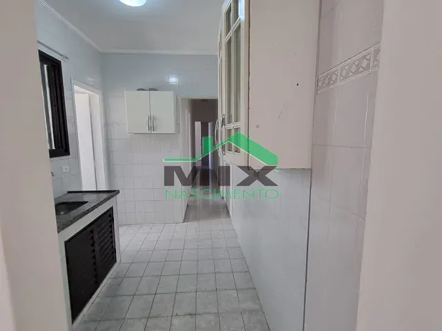 Apartamento com 55m² 2 quartos e 1 banheiro, à venda, no bairro Guilhermina em Praia Grande