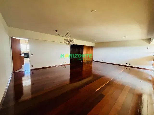 Apartamento 4 quartos e 3 banheiros, para alugar, no bairro Centro em São José dos Campos