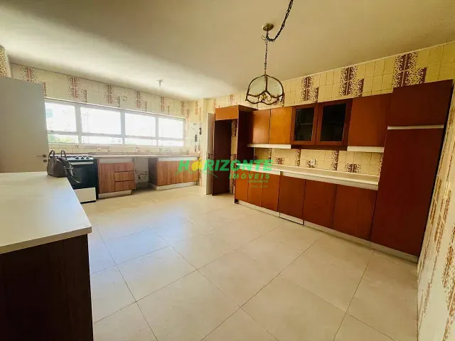 Apartamento 4 quartos e 3 banheiros, para alugar, no bairro Centro em São José dos Campos