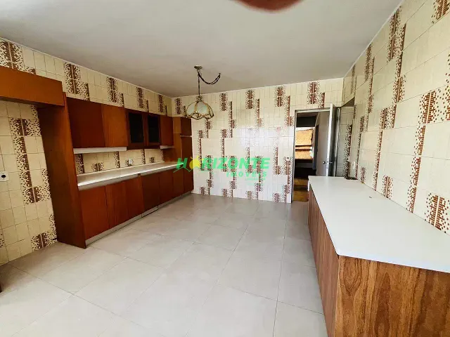 Apartamento 4 quartos e 3 banheiros, para alugar, no bairro Centro em São José dos Campos