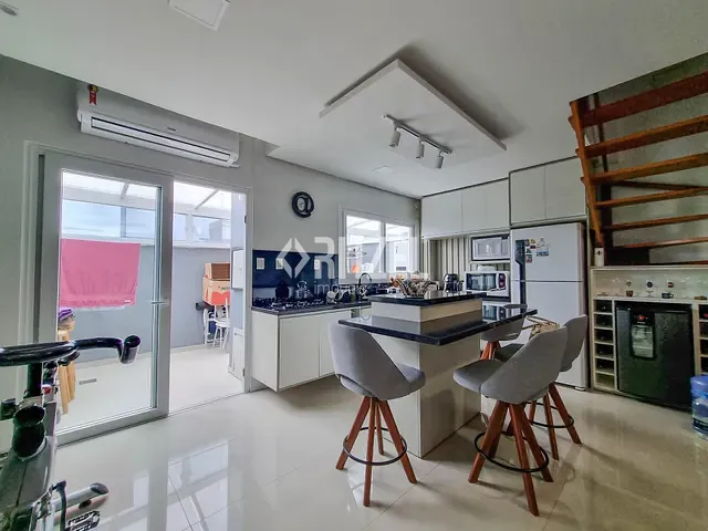 Casa 2 quartos e 3 banheiros, à venda, no bairro Industrial em Novo Hamburgo