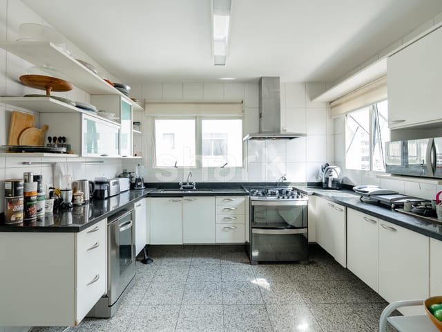 Apartamento com 330m² 4 quartos e 6 banheiros, à venda ou para alugar, no bairro Jardim Paulista em São Paulo