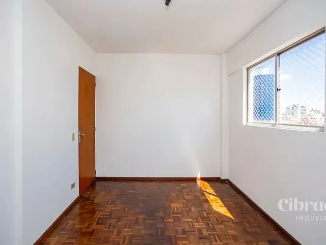 Apartamento 1 quarto e 1 banheiro, para alugar, no bairro Centro em Curitiba