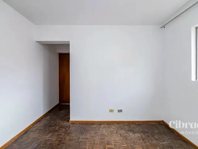 Apartamento 1 quarto e 1 banheiro, para alugar, no bairro Centro em Curitiba