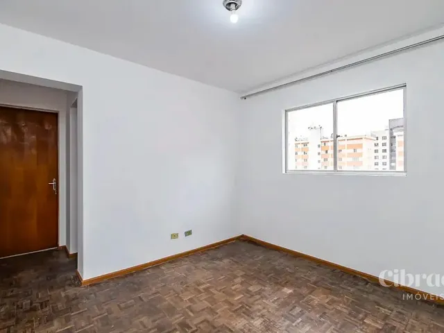 Apartamento 1 quarto e 1 banheiro, para alugar, no bairro Centro em Curitiba