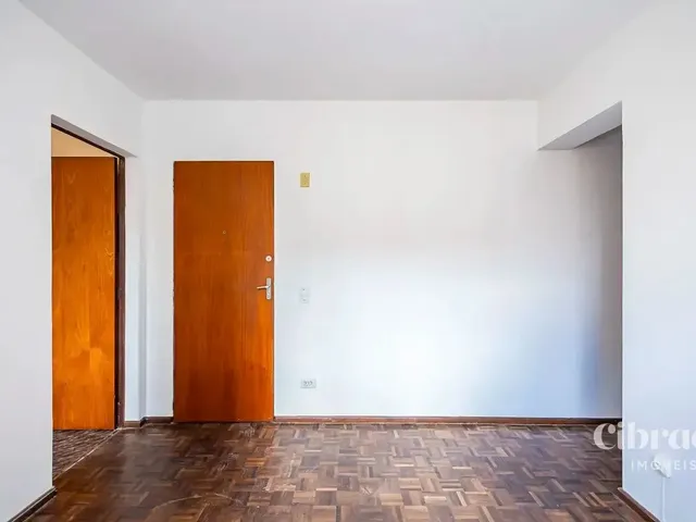 Apartamento 1 quarto e 1 banheiro, para alugar, no bairro Centro em Curitiba
